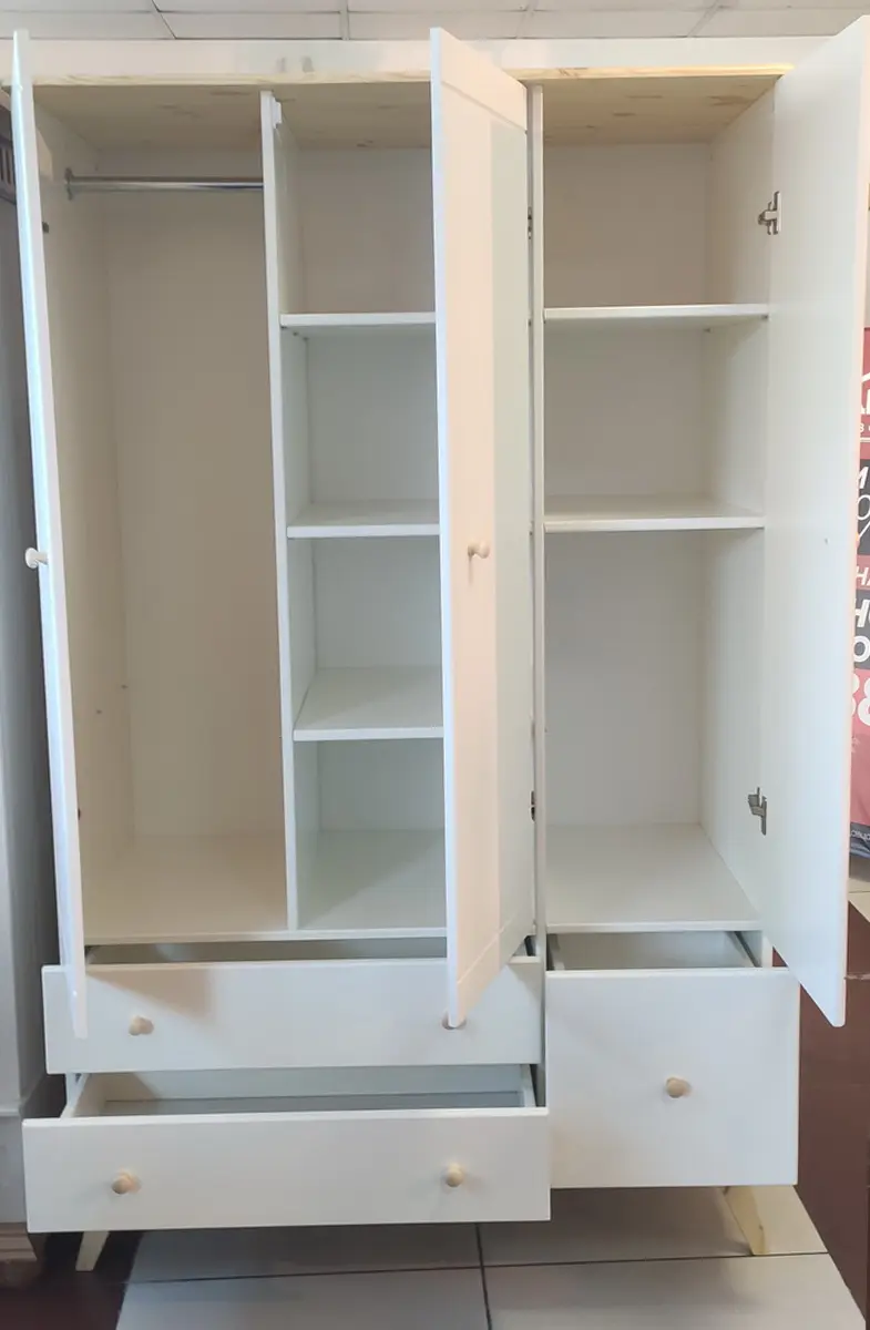 Шкаф детский с 3 ящиками массив сосны ТК №4 3-ств.