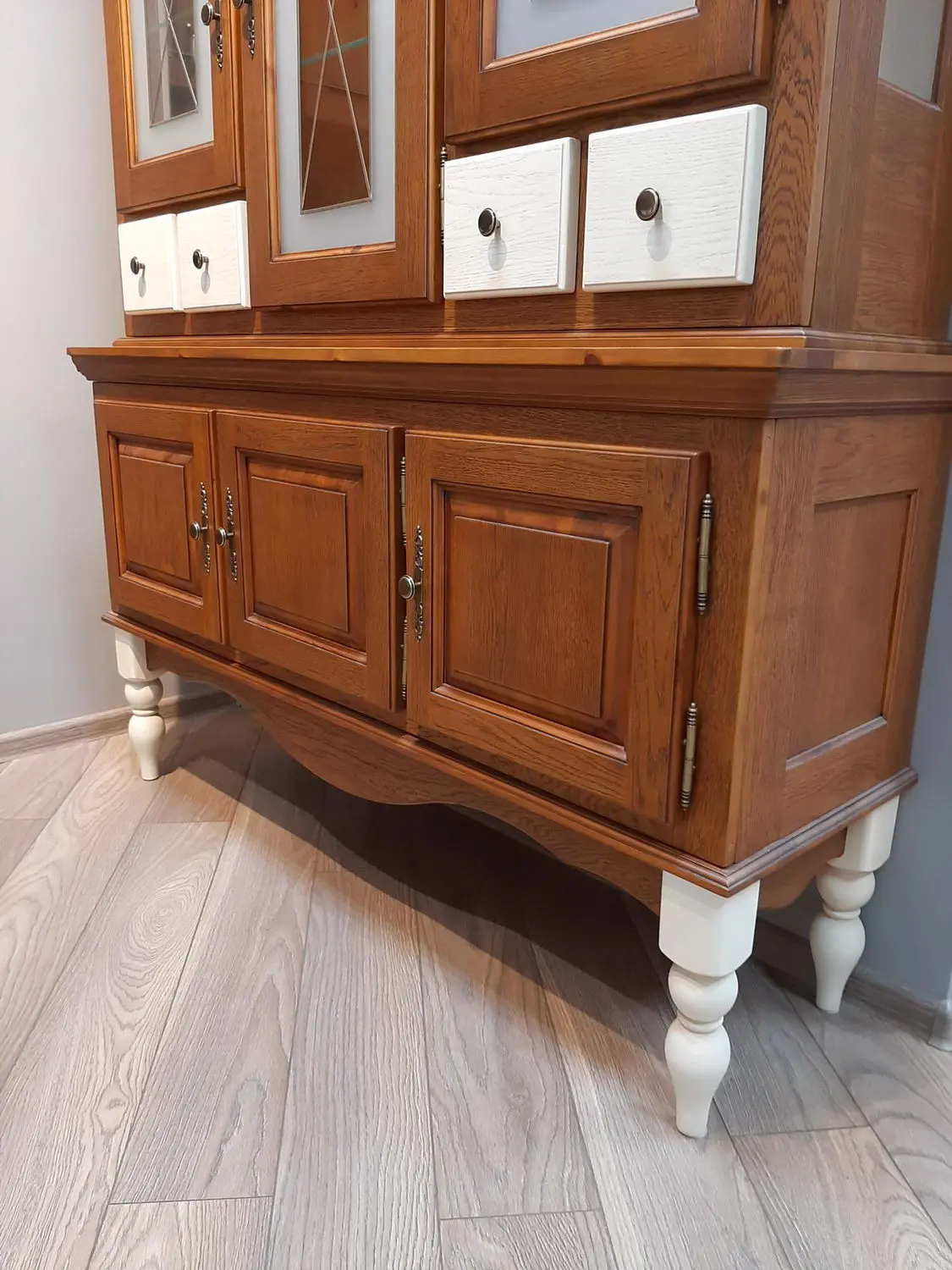 Сервант 3 створчатый Бьерт 1-56 сосна