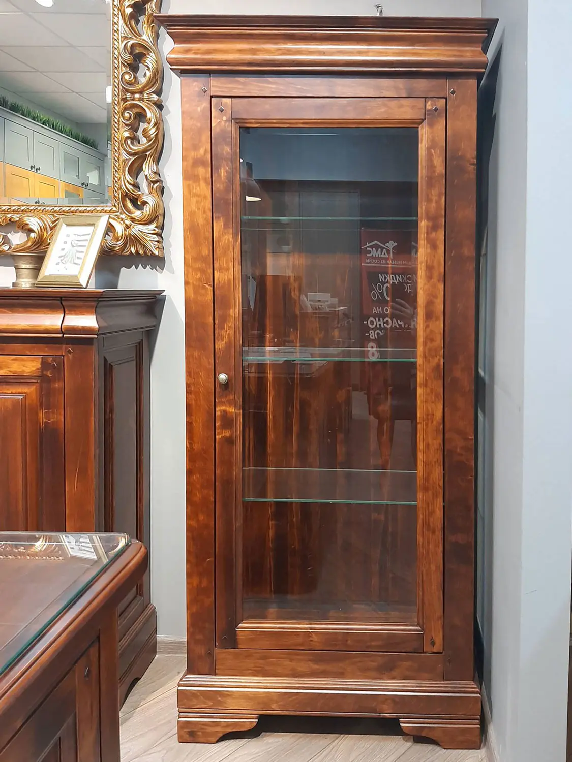 Шкаф с витриной Луи Филипп, стекло ОВ 01 (ручка слева)