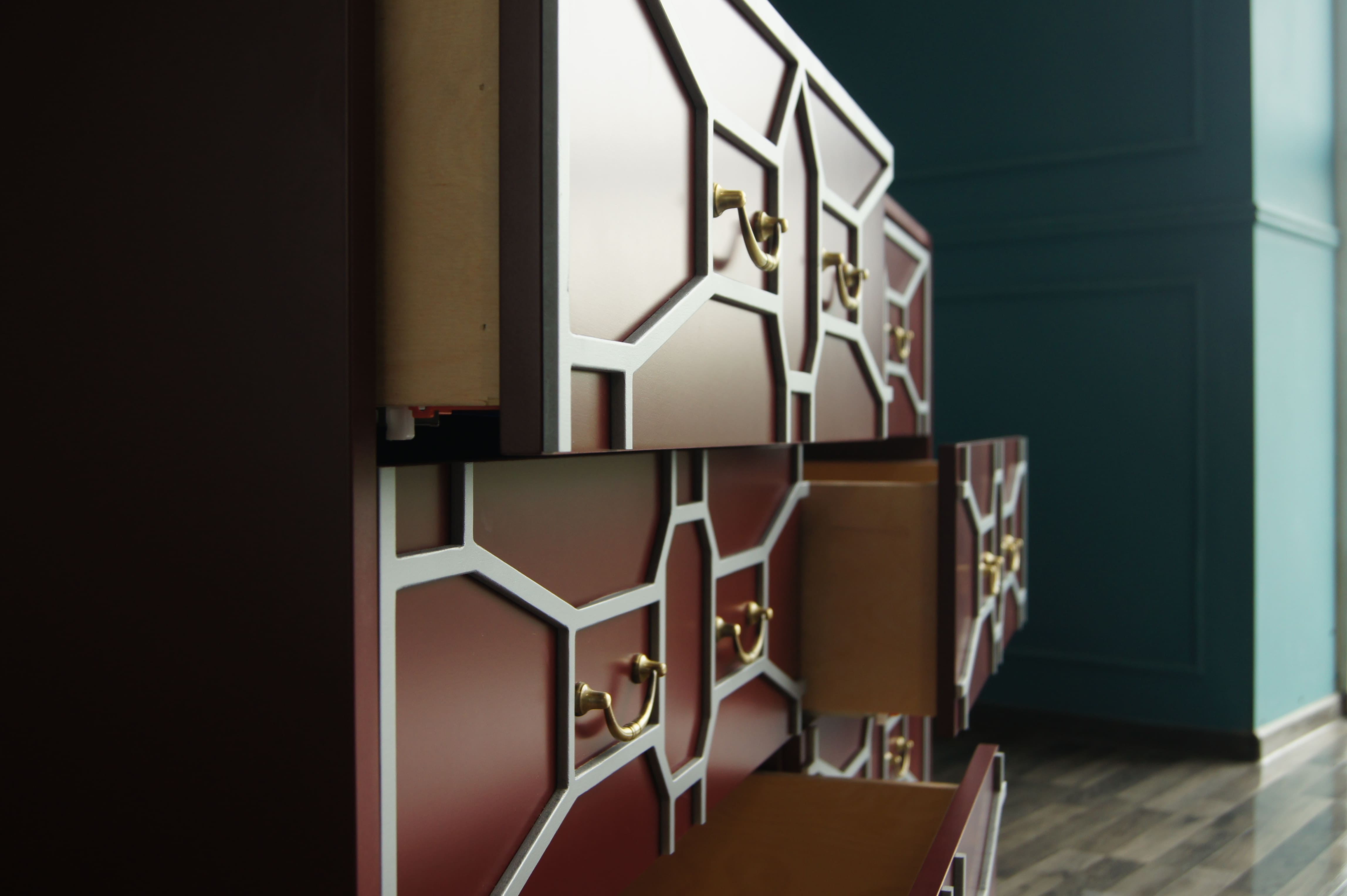 Бордовый комод массив «Emerald» 6 ящиков