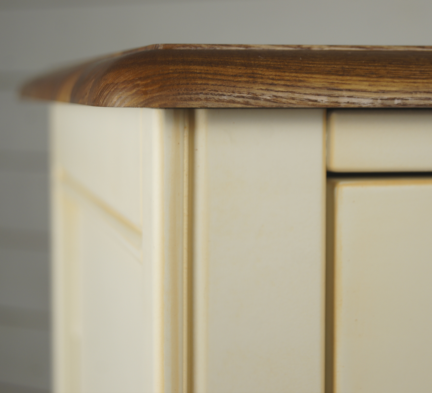 Бежевый комод "Olivia" на пять ящиков