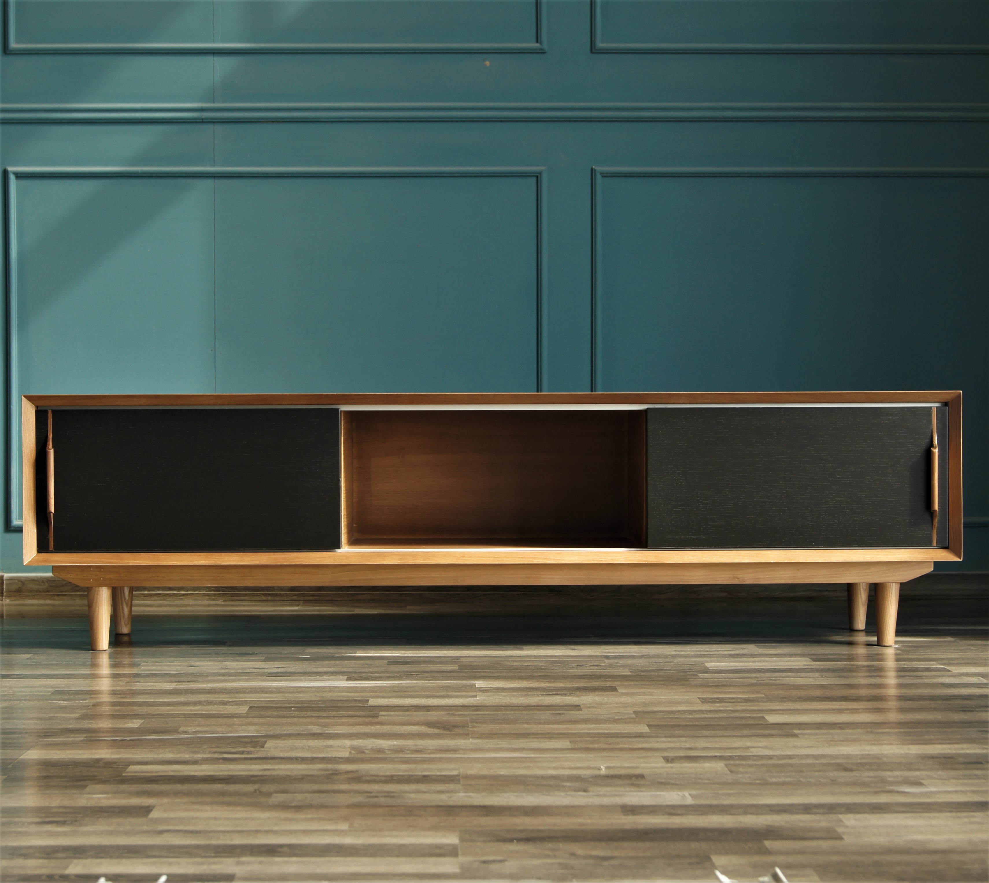 Консоль под TV массив дерева в Скандинавском стиле "Bruni Black"