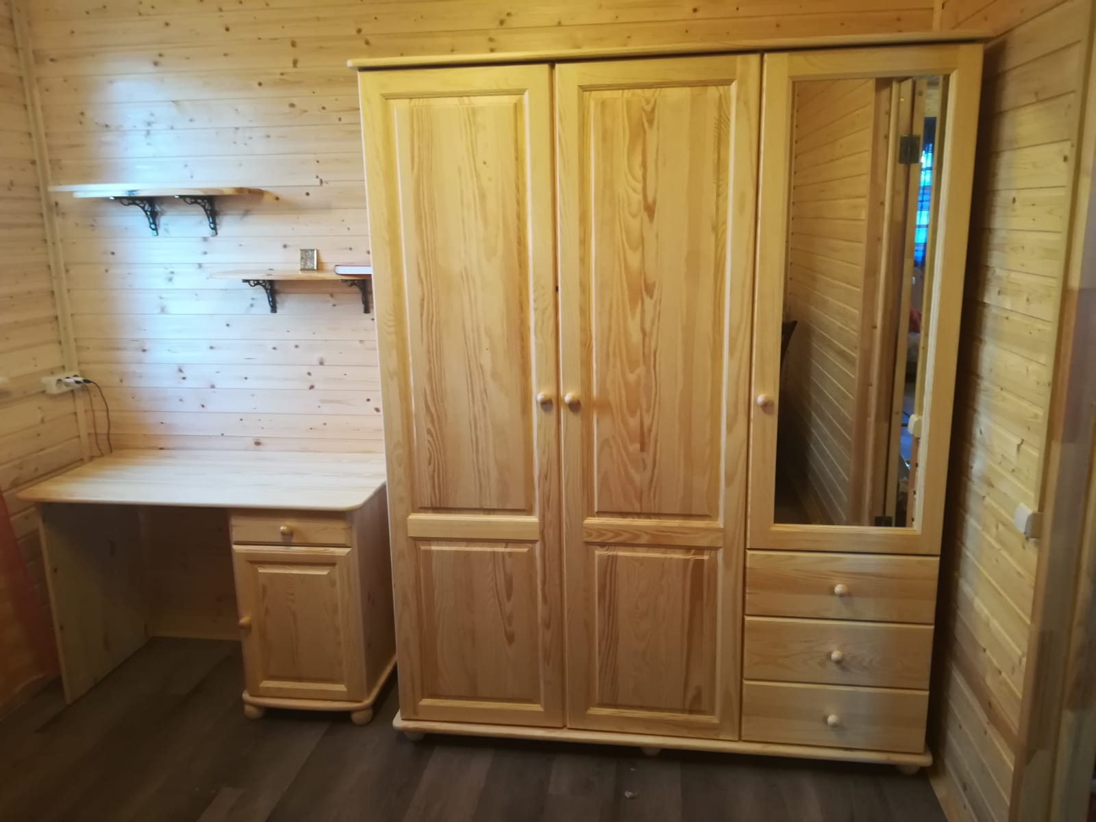 Шкаф с зеркалом из массива ШМЦ-103