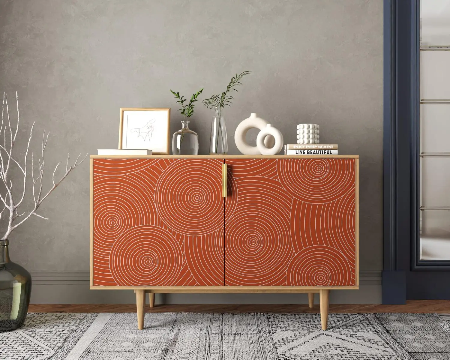 Комод с дверцами